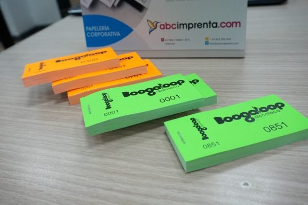 entradas para discotecas en colores fluorescentes de todos los tamaños